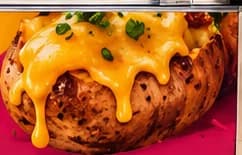 La Raclette : Raclette fondue à cœur, oignons rissolés et poivre du moulin.